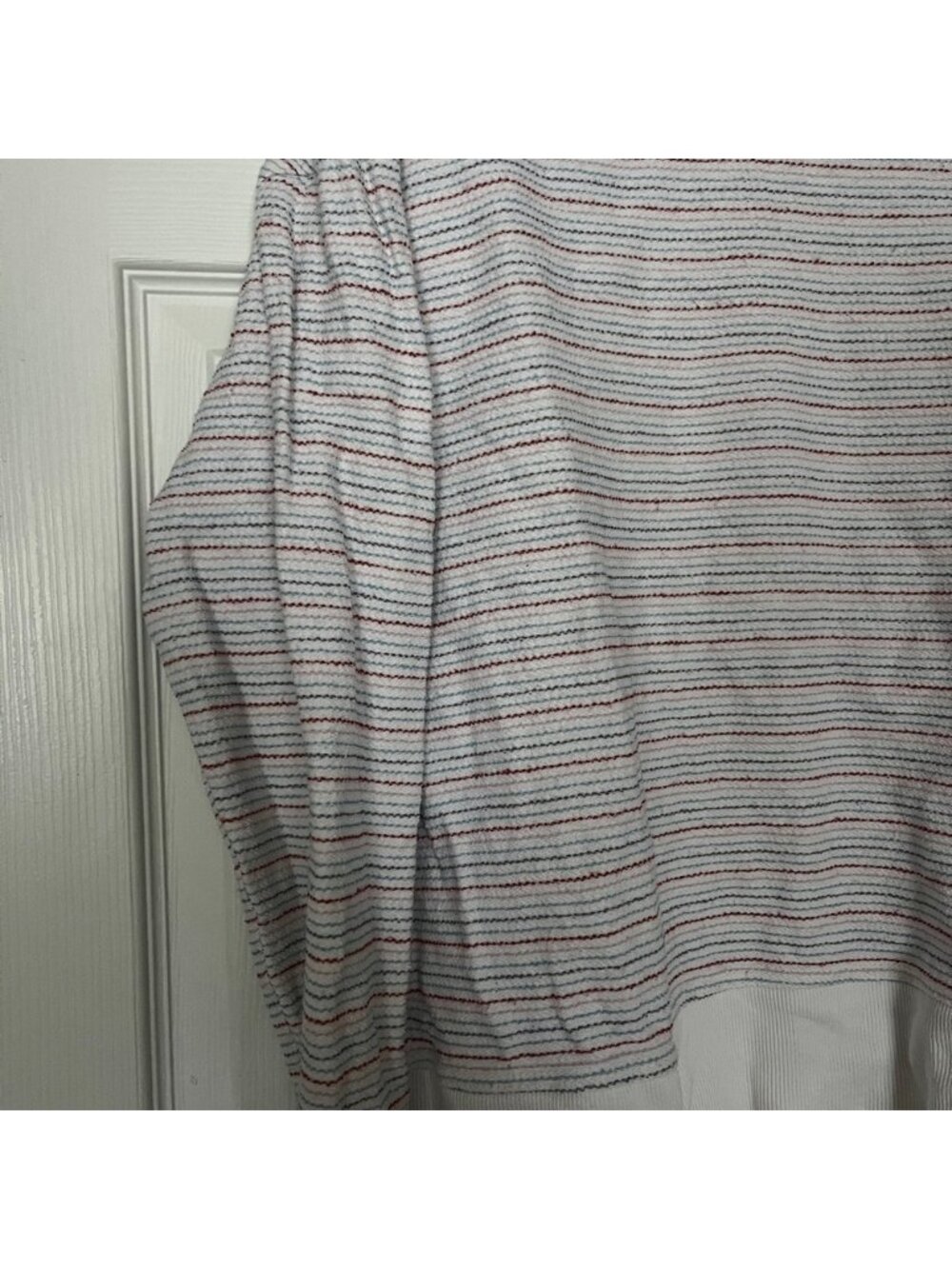 Universal Threads Crew Neck - Picture 2 of 7